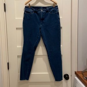 JJill denim hi rise skinny jeans with 5 pocket styling and plenty of stretch.